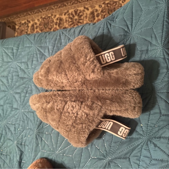 UGG Olive Fluffy Slippers Slides Size 9 - Picture 1 of 6